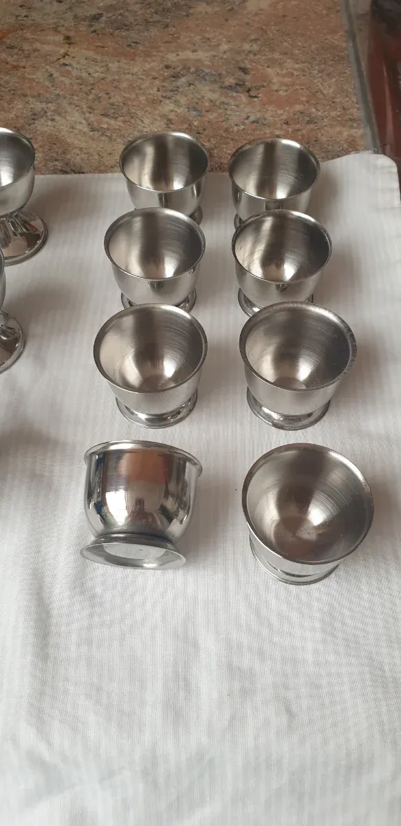 Set di 14 portauova argentati metallizzati