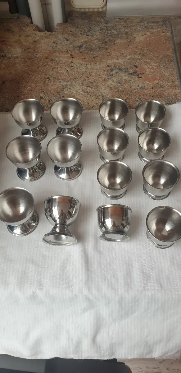Set di 14 portauova argentati metallizzati