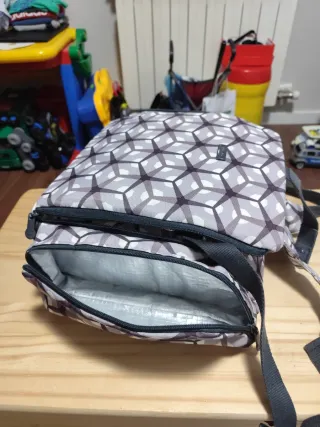 Trona portátil con estampado geométrico