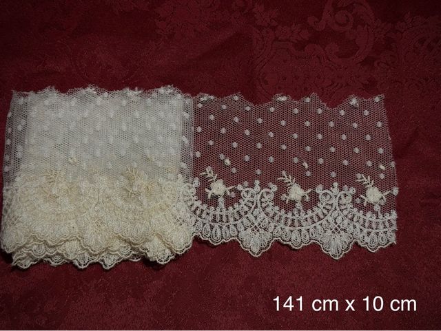 Encaje de tul con lunares y flores