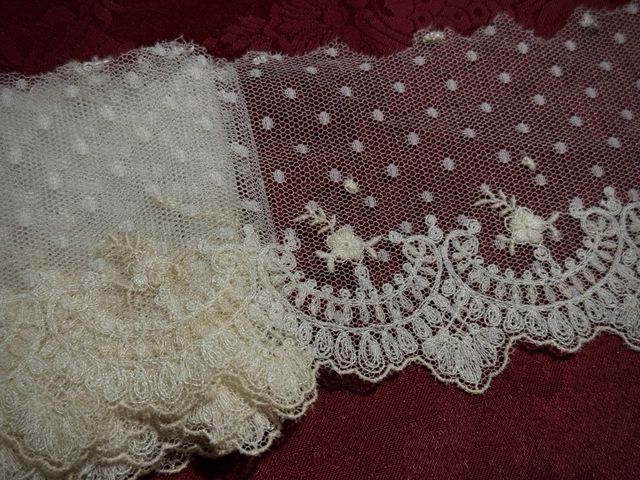 Encaje de tul con lunares y flores