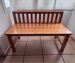 Banco de madera con respaldo