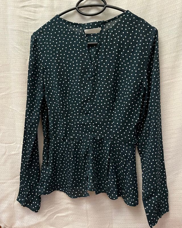 Camisa lunares blancos Bershka