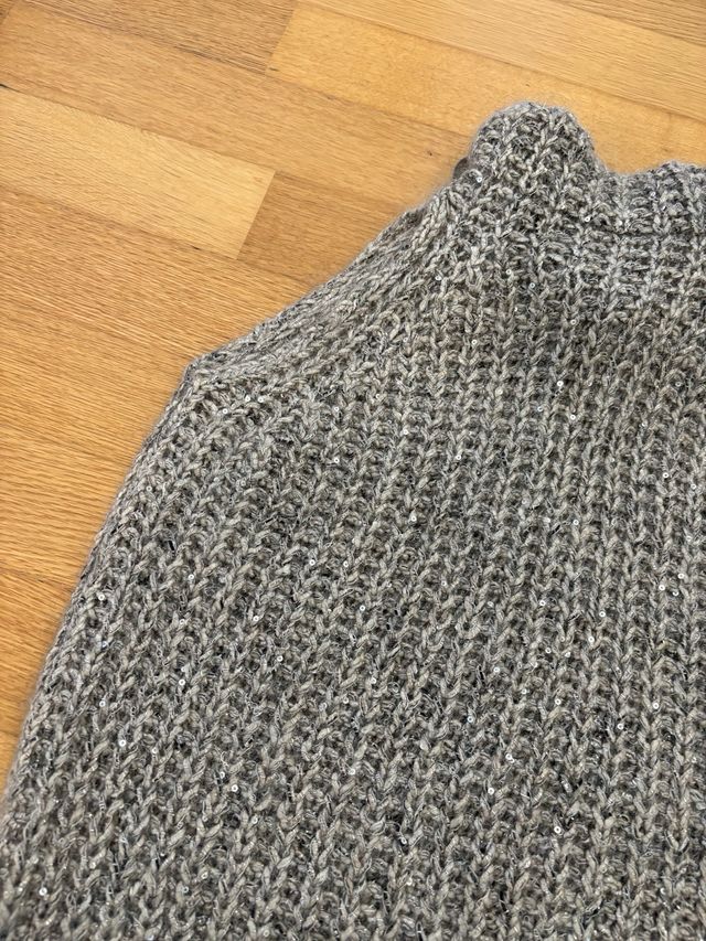 Gilet in maglia grigio con dettagli brillanti