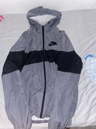 Chaqueta Nike Gris y Negra con Capucha
