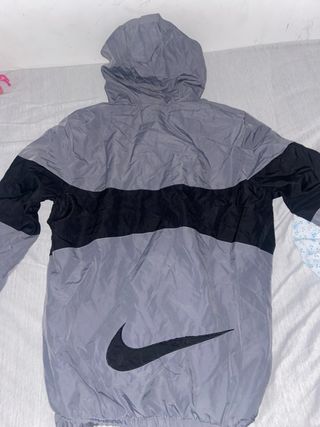 Chaqueta Nike Gris y Negra con Capucha