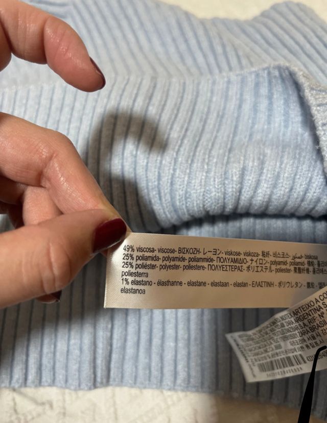 Jersey azul de canalé crop top de Zara