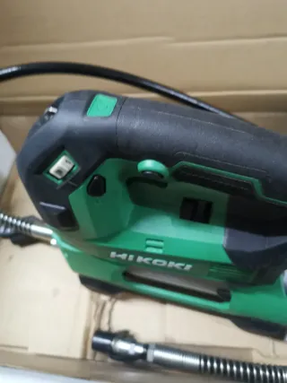 Engrasador Hikoki 18V + Batería 5Ah y cargador