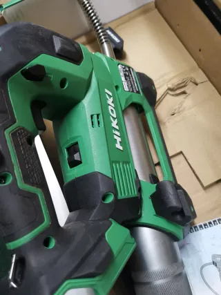 Engrasador Hikoki 18V + Batería 5Ah y cargador