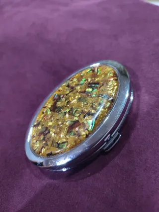 Espejo de mano plateado ovalado