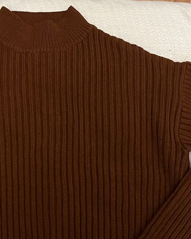 Jersey Zara marrón canalé cuello alto