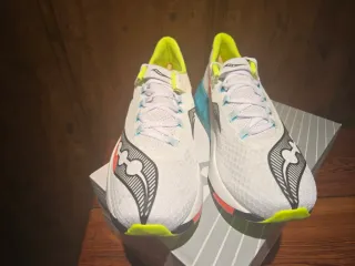 Saucony Endorphin Pro 4 T45 r8egalo calcetin técni