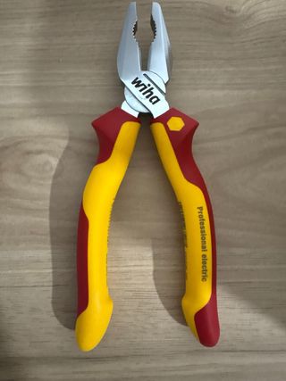 Alicates Wiha Profesionales Eléctricos