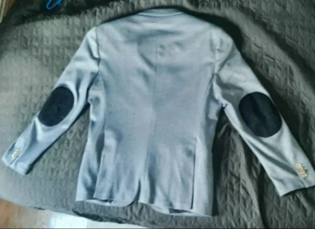 Chaqueta azul con coderas