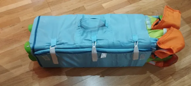 Cuna de viaje con estampado de pájaros