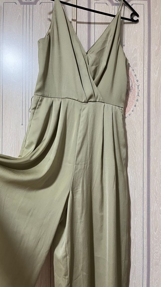 Mono verde satinado de H&M