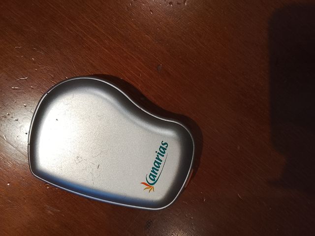 Calculadora compacta con tapa protectora