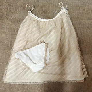 Conjunto lencero encaje beige