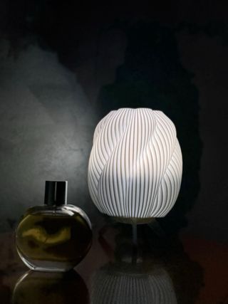 Lampada/bajour da comodino design moderno