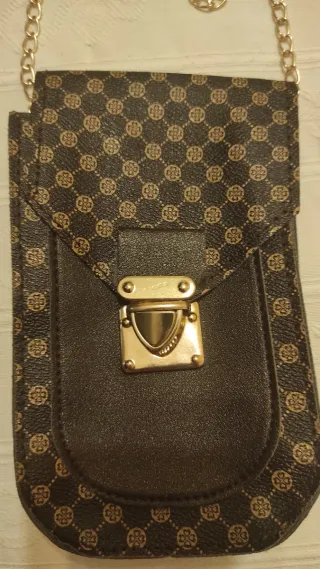 Bolso porta móvil con cadena dorada