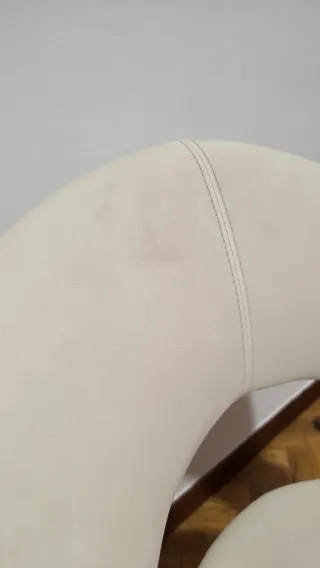 Silla giratoria blanca redonda