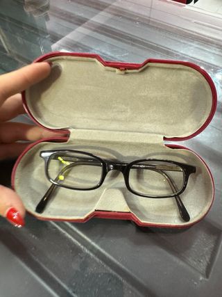 Gafas de vista negras con estuche