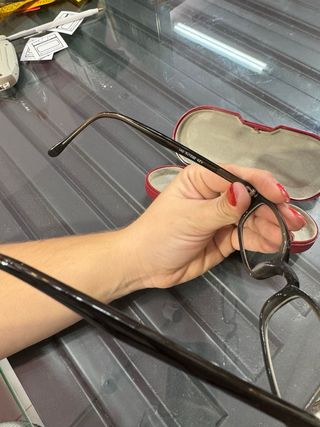 Gafas de vista negras con estuche