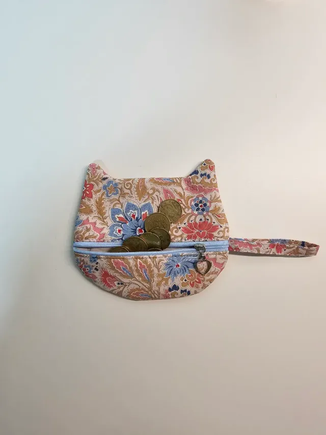 Monedero gatito estampado floral