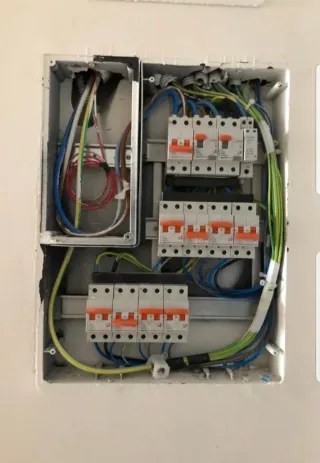 ELECTRICISTA ECONÓMICO PROFESIONAL