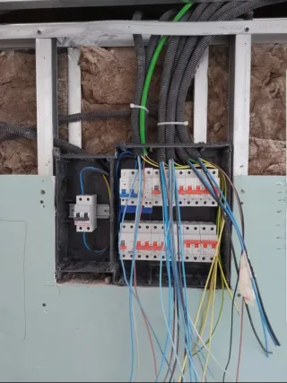 ELECTRICISTA ECONÓMICO PROFESIONAL