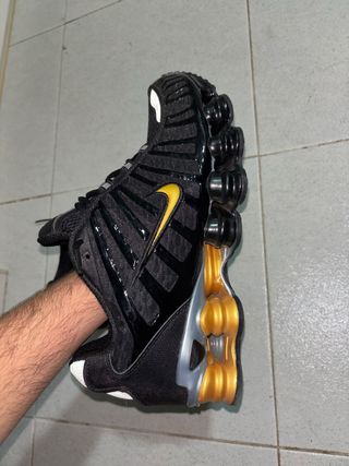Nike Shox Negro/Dorado