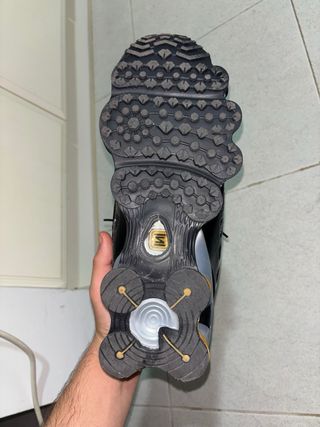 Nike Shox Negro/Dorado