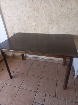 Mesa de Comedor de Madera