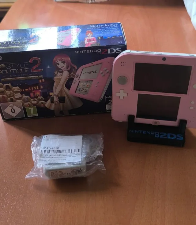 Nintendo 2DS Rosacon caja y juegos