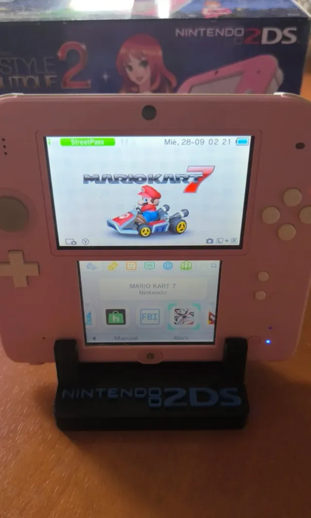 Nintendo 2DS Rosacon caja y juegos