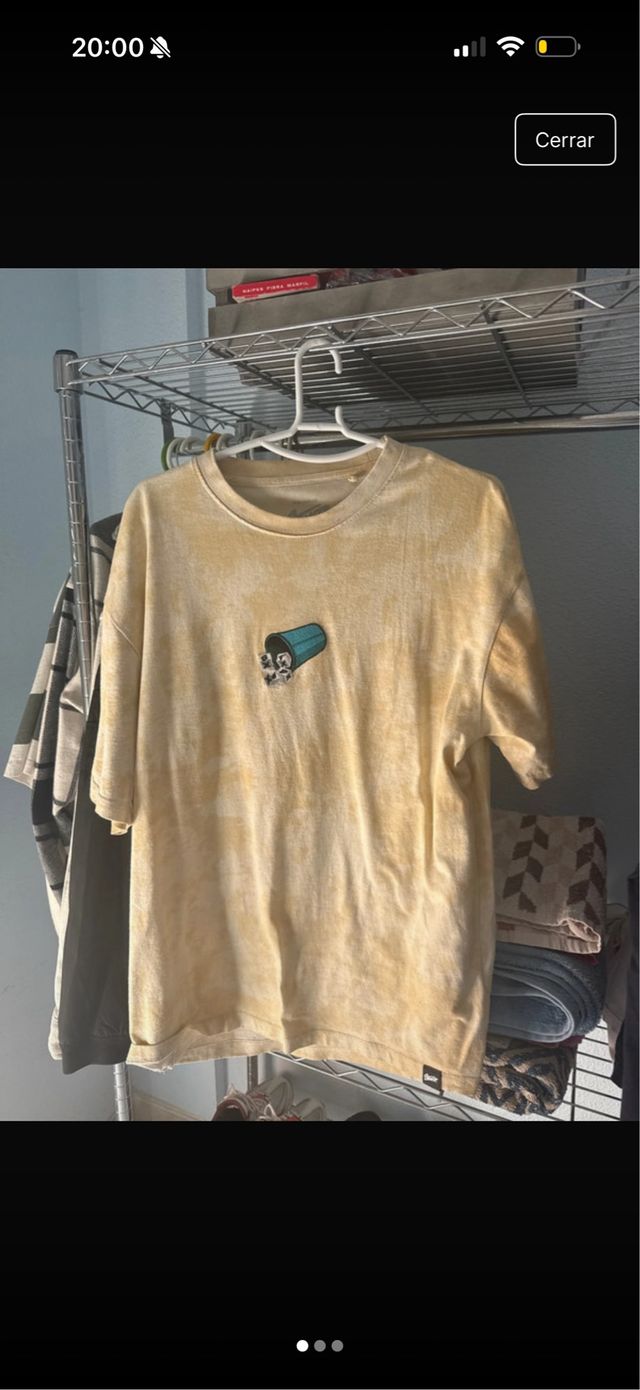 Camiseta Pull&Bear amarilla con estampado