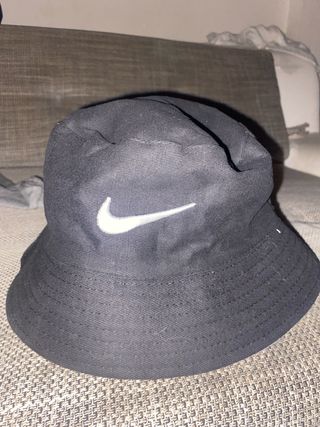 Gorra Bucket Nike Reversible Negra/Blanca