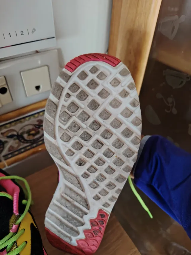 Zapatillas Zumba Negras con Detalles Rosa y Amaril