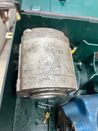 2 Bombas Hidráulicas y un distribuidor  para rajad