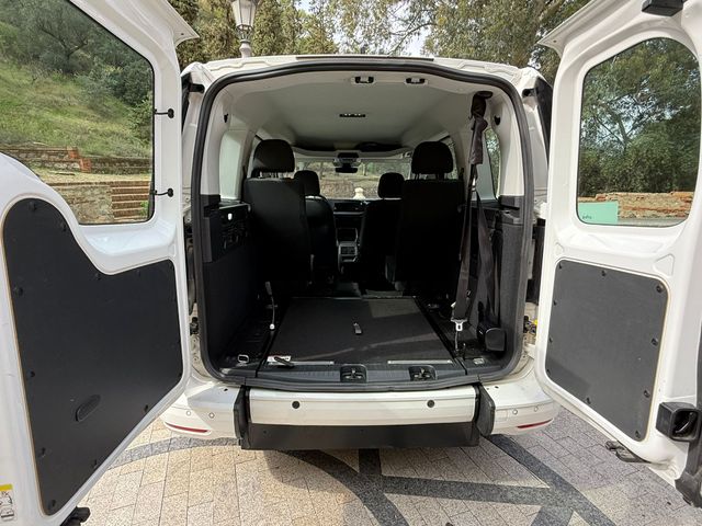 ♿ Volkswagen Caddy 2023 Adaptada a PMR ♿