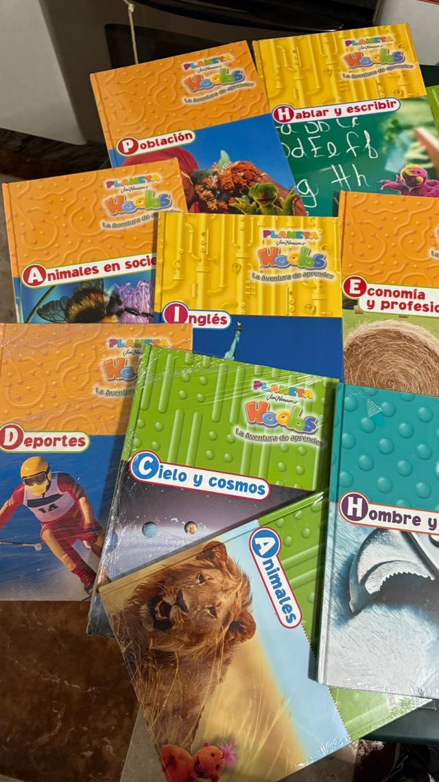 Colección Planeta Hoobs. 24 libros + 24 CDs niños