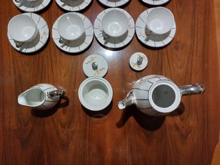 Juego de café porcelana con detalles dorados