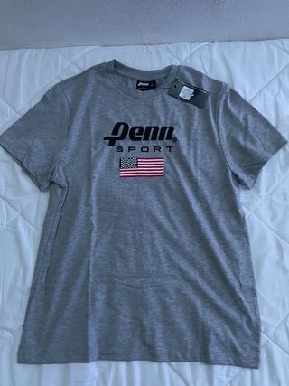 Camiseta Penn Sport con Bandera Americana Gris