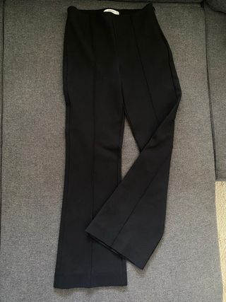 Mallas negras tobilleras acampanadas. Mango, XS