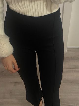 Mallas negras tobilleras acampanadas. Mango, XS