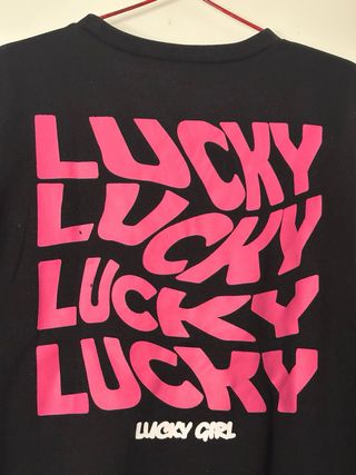 Sudadera negra y rosa