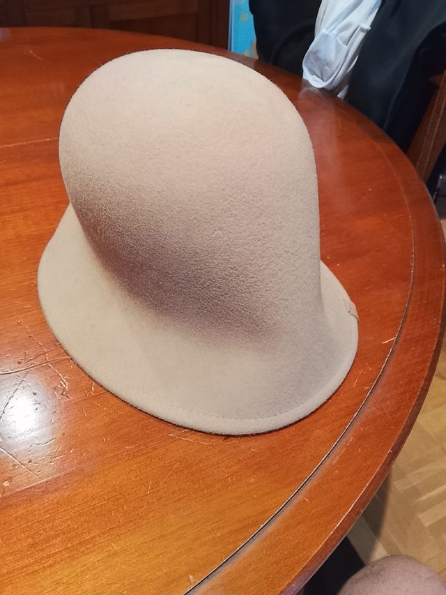 Gorro de señora beige