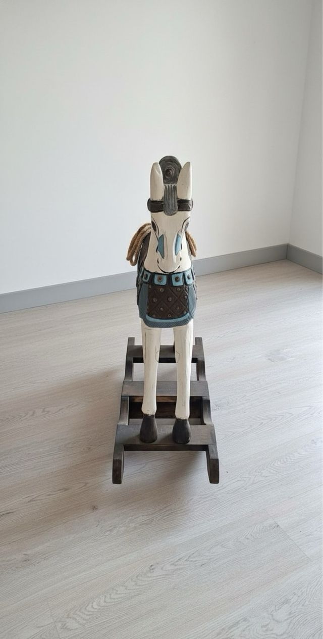 Caballo balancín de madera