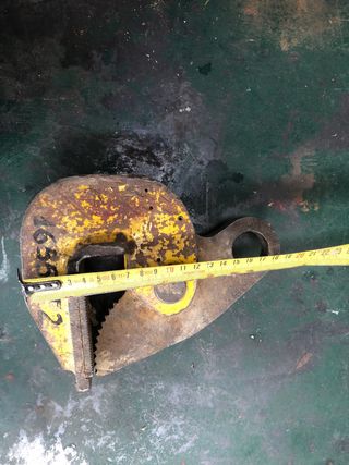 Pinza para chapas puente grúa