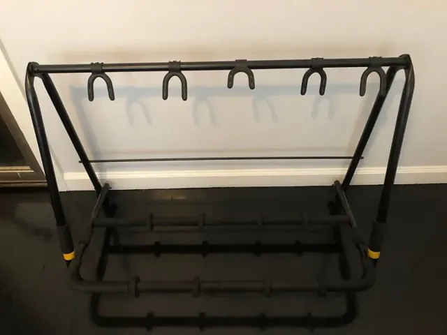 Rack per 5 chitarre, come nuovo.